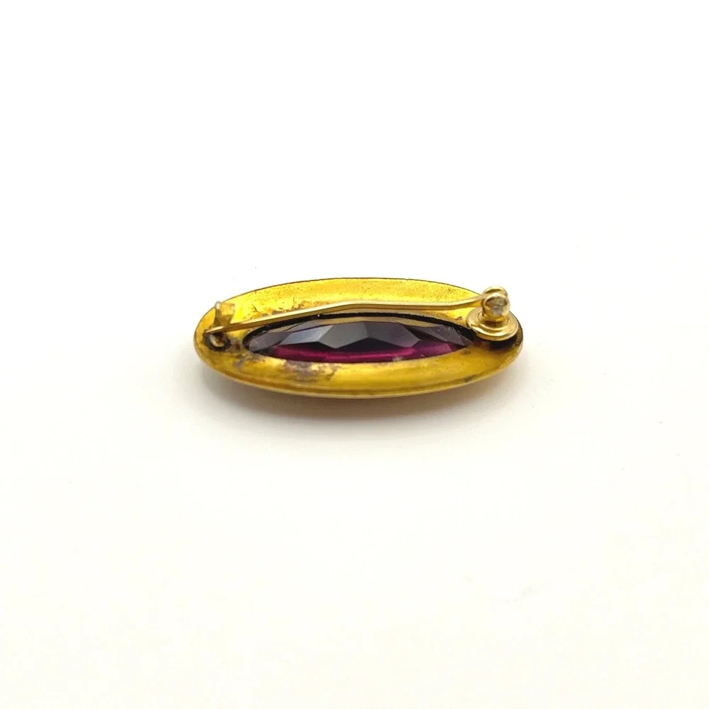 Antique Victorian‎ Purple Glass Gold Tone Oval Etched Scrollwork Brooch Pin